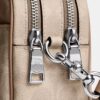 Mini Carey-crossbody-veske i Signature Canvas