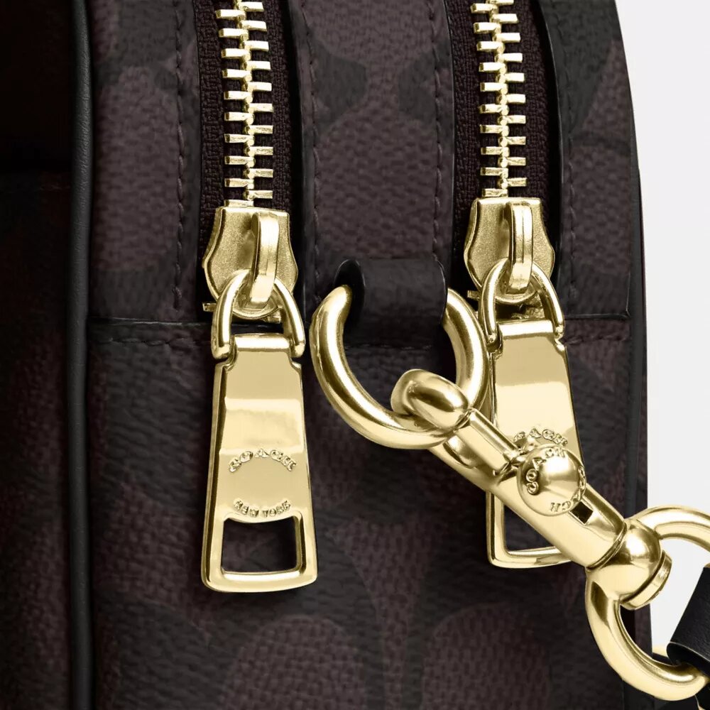 Mini Carey-crossbody-veske i Signature Canvas