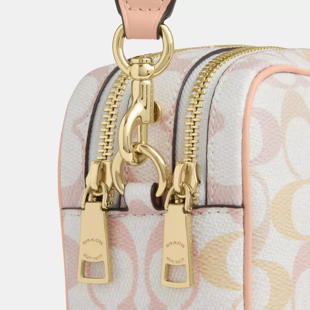Mini Carey-crossbody-veske i Signature Canvas