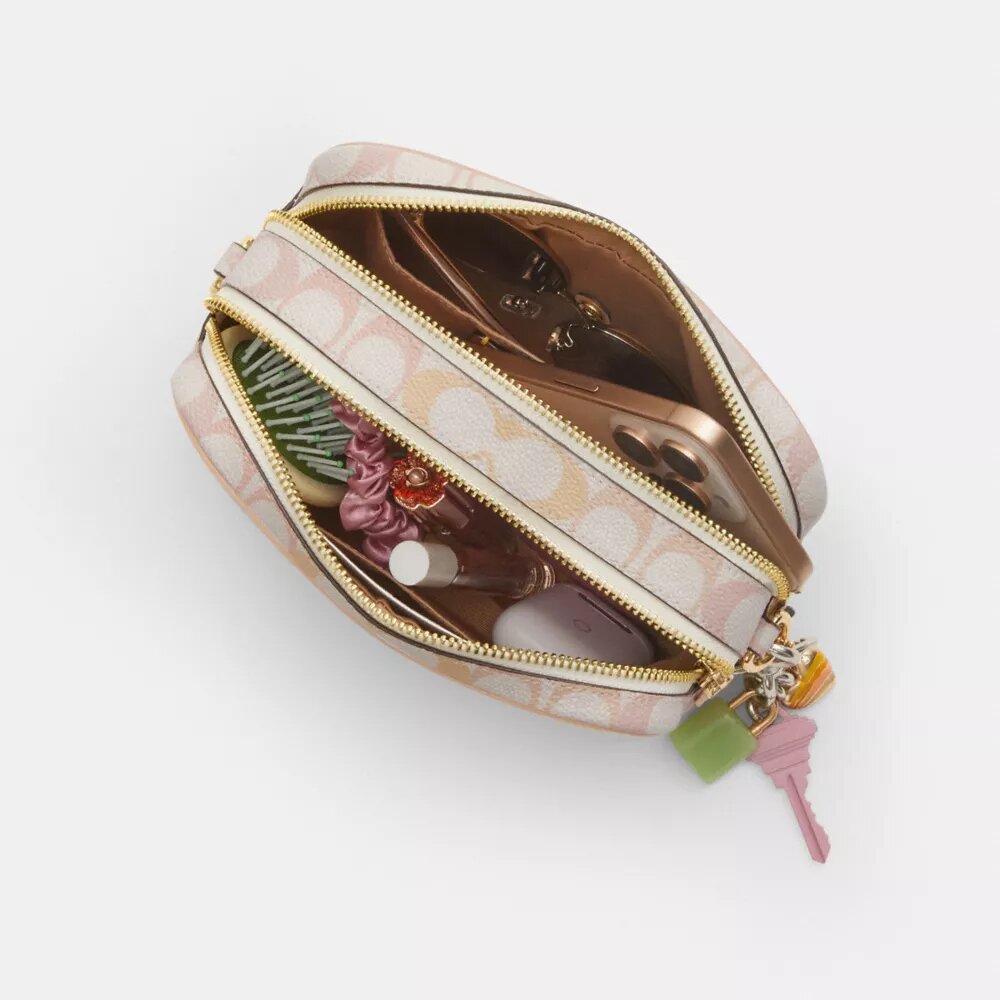 Mini Carey-crossbody-veske i Signature Canvas