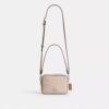 Mini Carey-crossbody-veske i Signature Canvas
