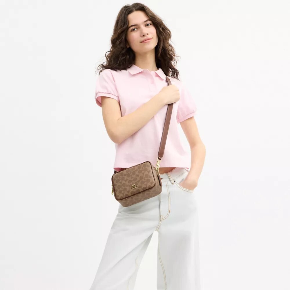 Mini Carey-crossbody-veske i Signature Canvas