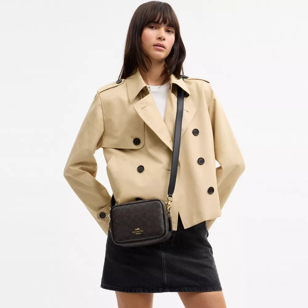 Mini Carey-crossbody-veske i Signature Canvas