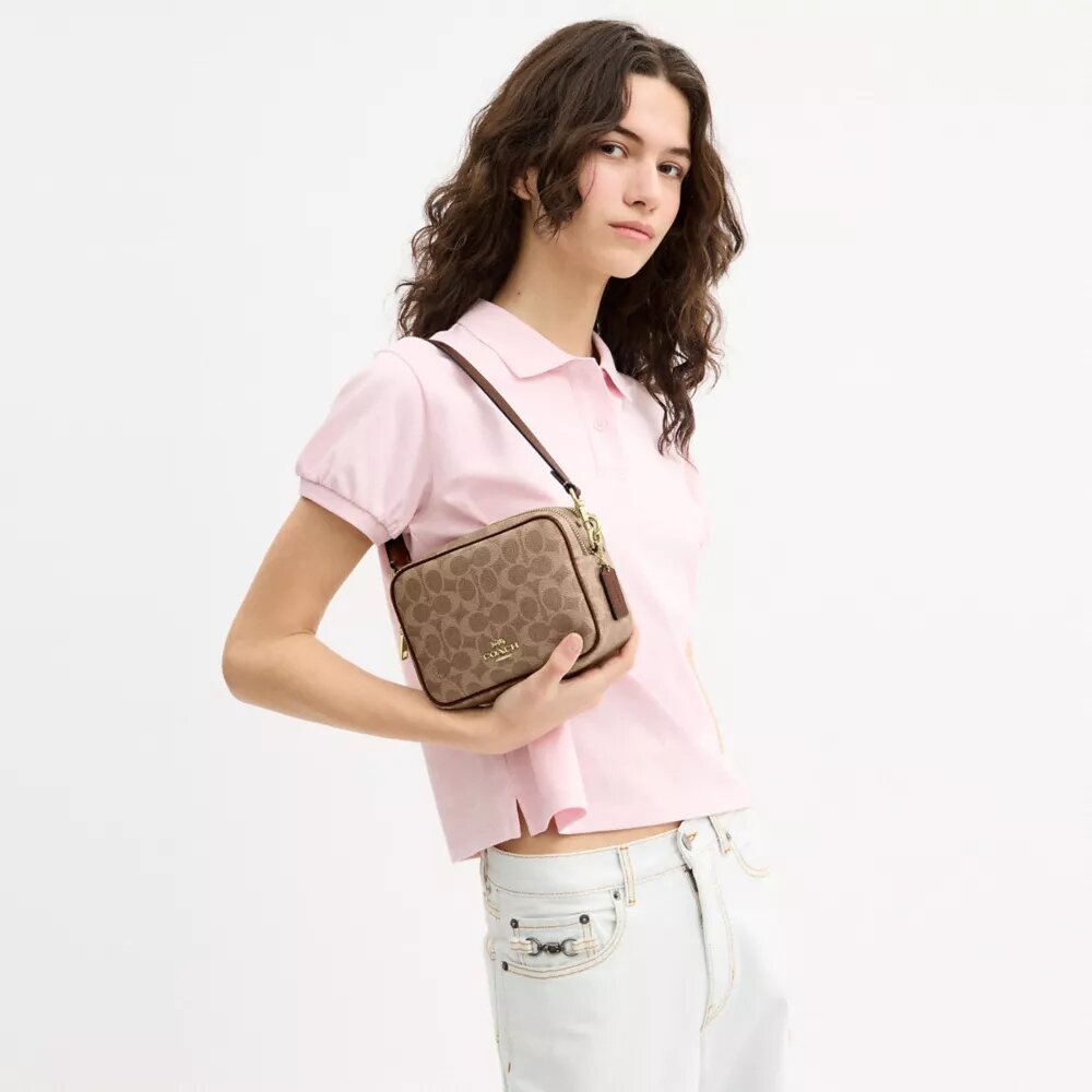 Mini Carey-crossbody-veske i Signature Canvas