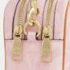 Mini Carey-crossbody-veske med kryssrem i Signature Canvas med anheng