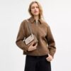 Mini Klare-crossbody-veske i Signature Canvas