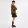 Mini Klare-crossbody-veske i Signature Canvas