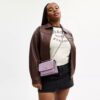 Mini Klare-crossbody-veske i signaturlær