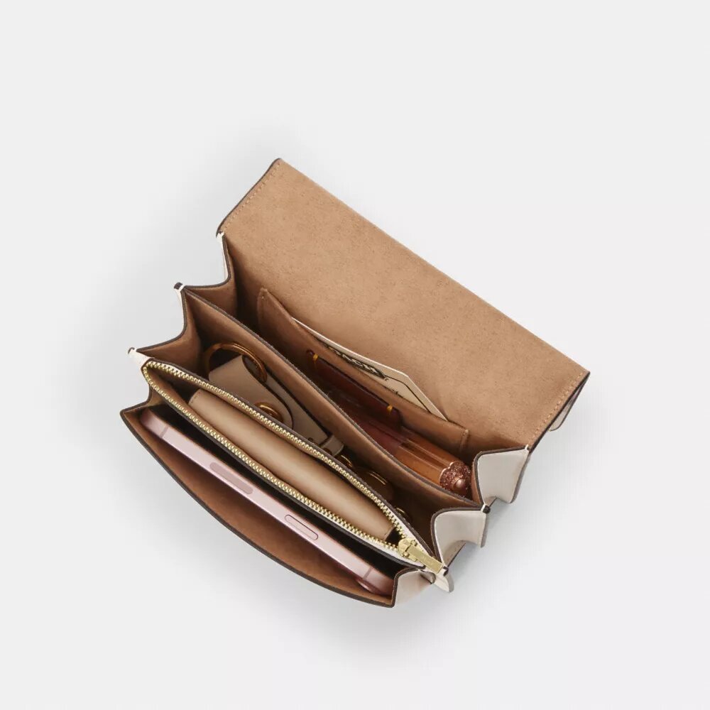Mini Klare-crossbody-veske med kryssrem og godterimønster