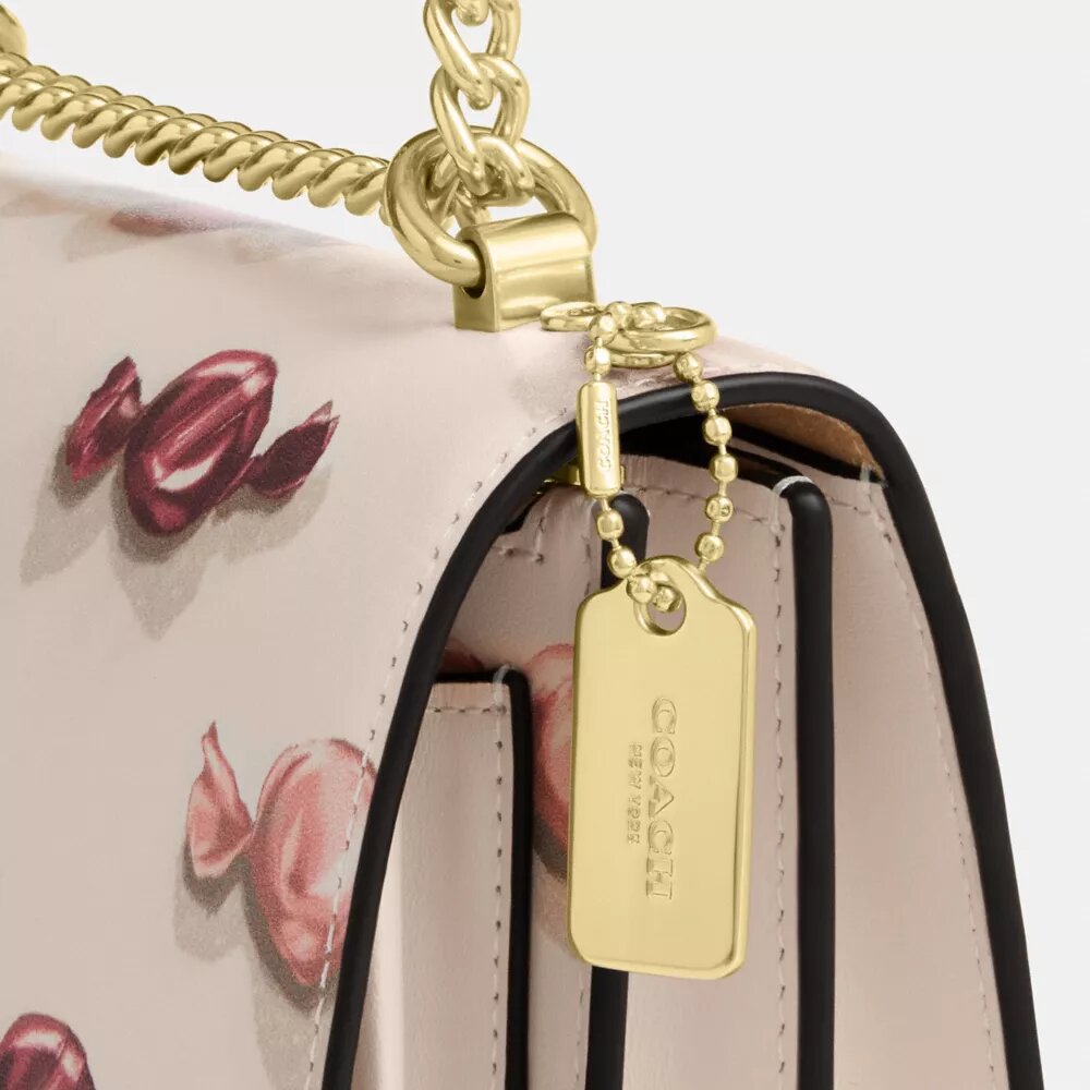 Mini Klare-crossbody-veske med kryssrem og godterimønster