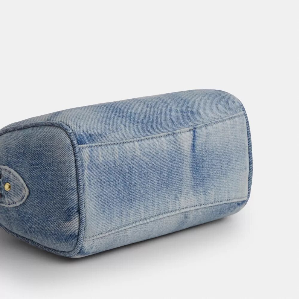 Mini Rowan-crossbody-veske i «Loved Denim» med anheng