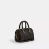 Mini Rowan-crossbody-veske med kryssrem i «Loved Signature Canvas»-kanvas med anheng