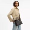 Mollie-tote-veske 25 i Signature Canvas
