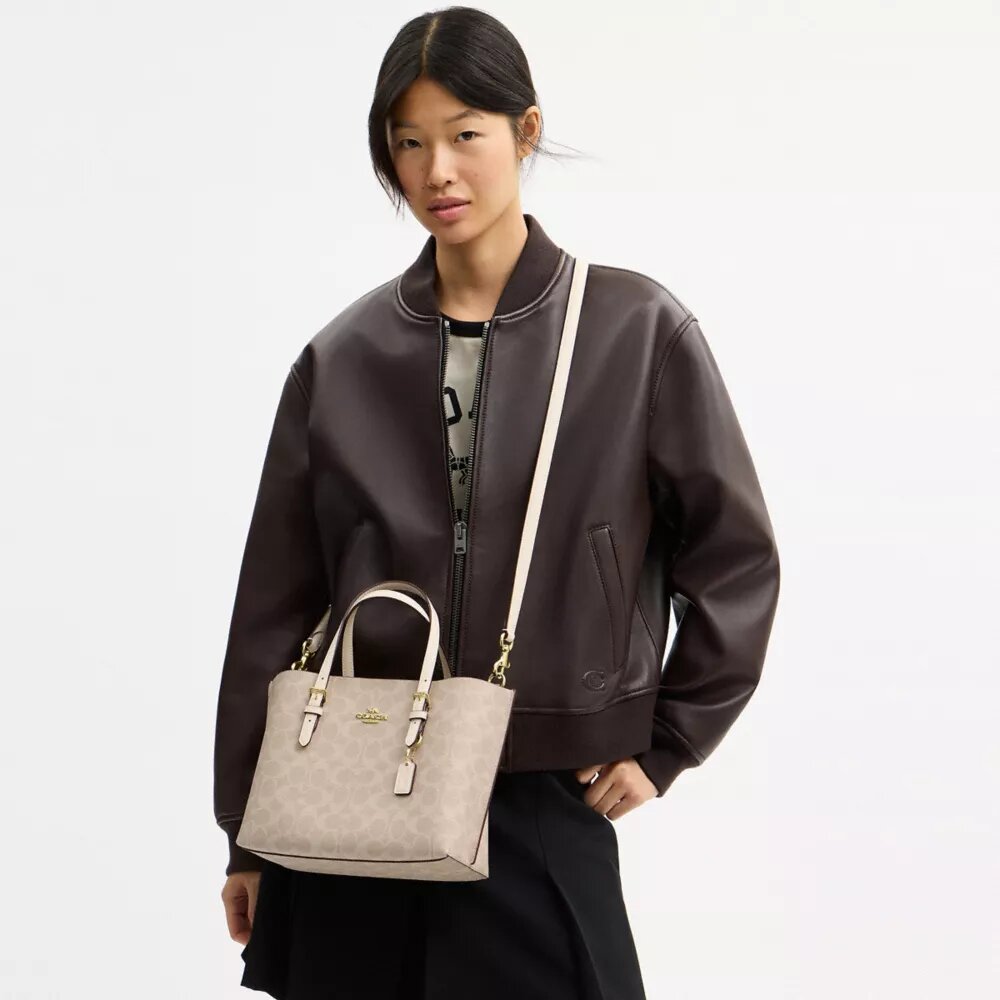 Mollie-tote-veske 25 i Signature Canvas