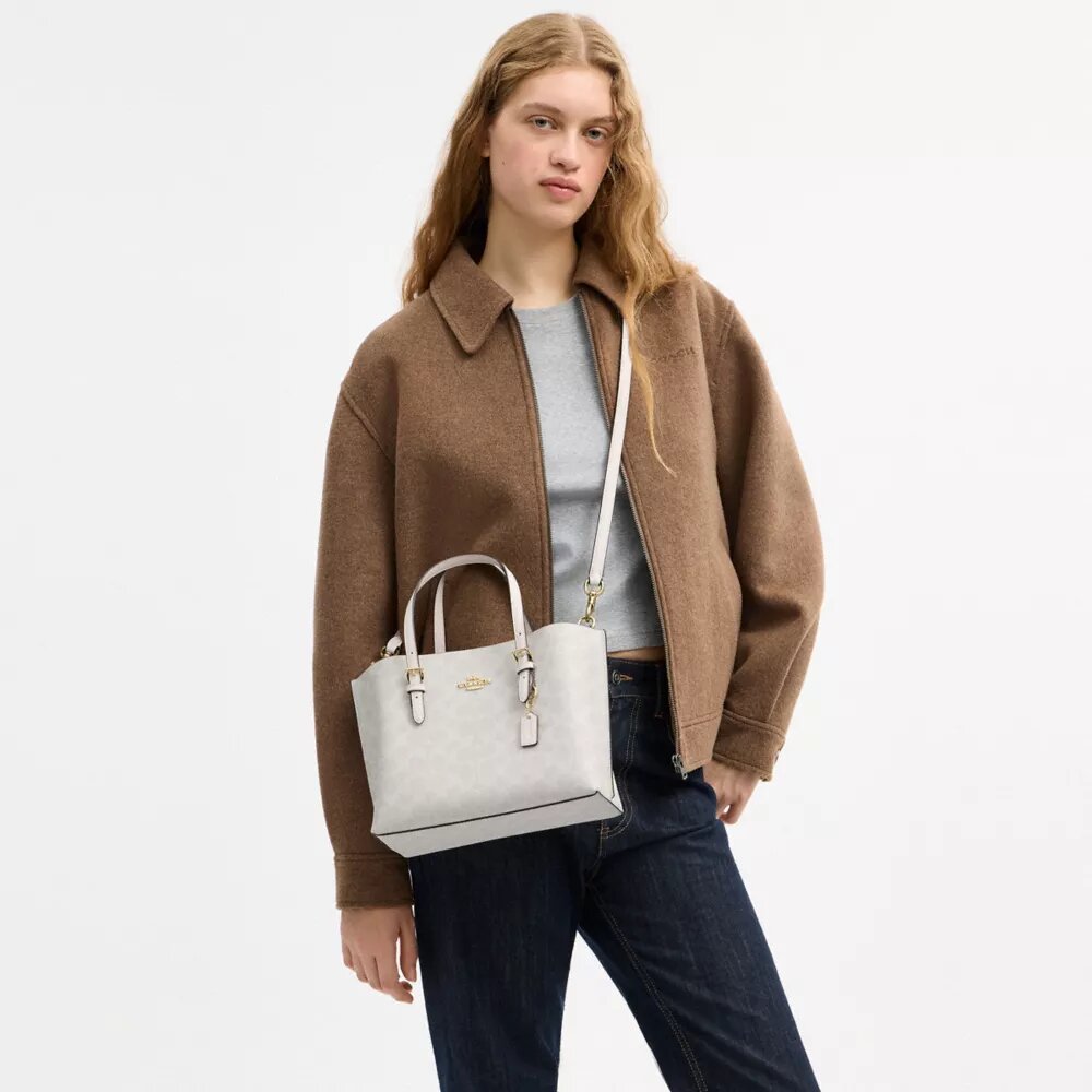 Mollie-tote-veske 25 i Signature Canvas