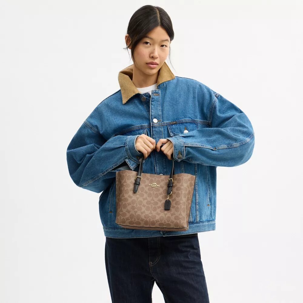 Mollie-tote-veske 25 i Signature Canvas