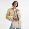 Mollie-tote-veske 25 i Signature Canvas