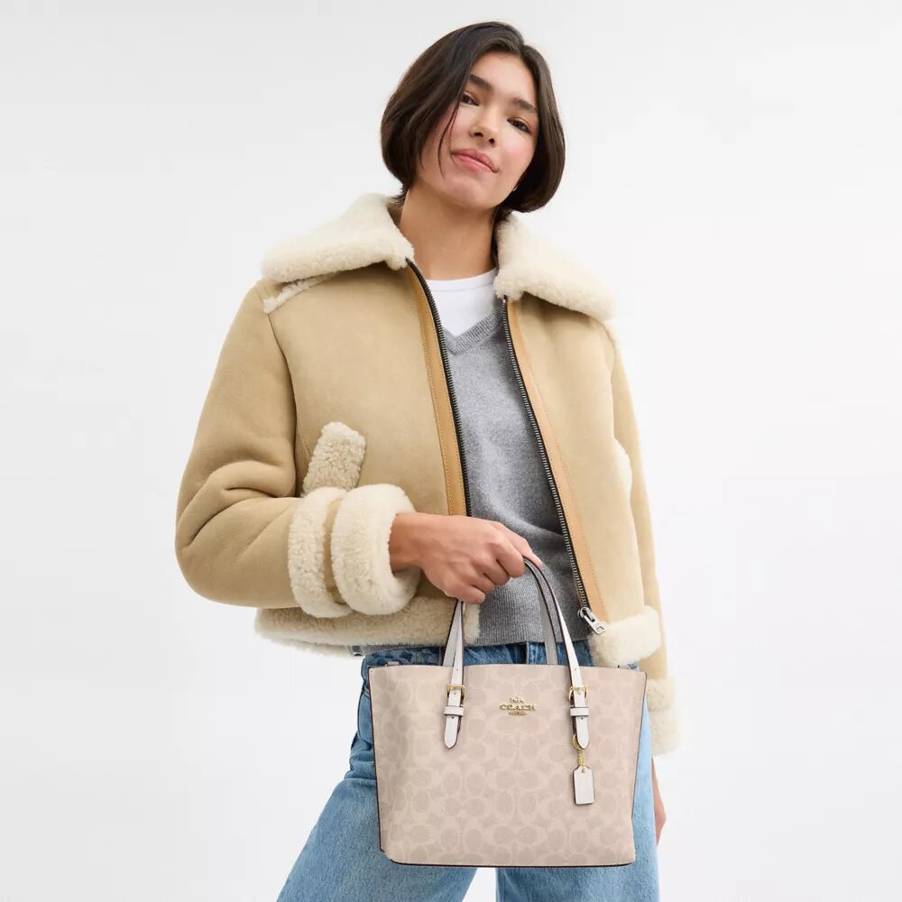 Mollie-tote-veske 25 i Signature Canvas