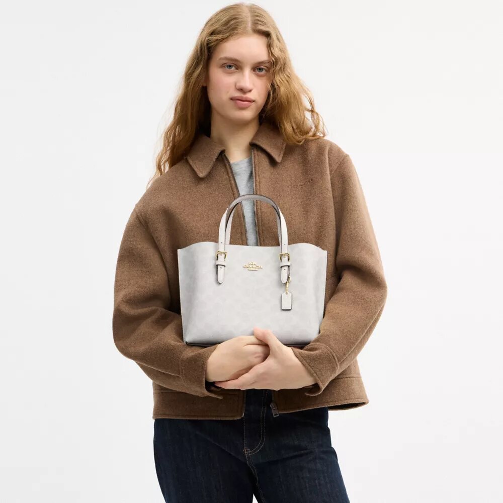 Mollie-tote-veske 25 i Signature Canvas