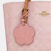Mollie-tote-veske 25 i Signature Canvas med anheng