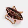 Mollie-tote-veske 25 i Signature Canvas med anheng