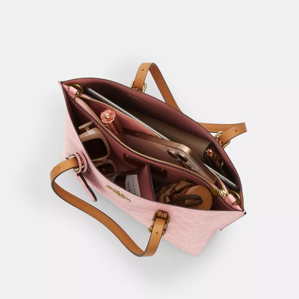 Mollie-tote-veske 25 i Signature Canvas med anheng