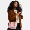 Mollie-tote-veske 25 i Signature Canvas med anheng