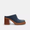 Mules med skulpturert C-logo og hæl i «Loved Denim»