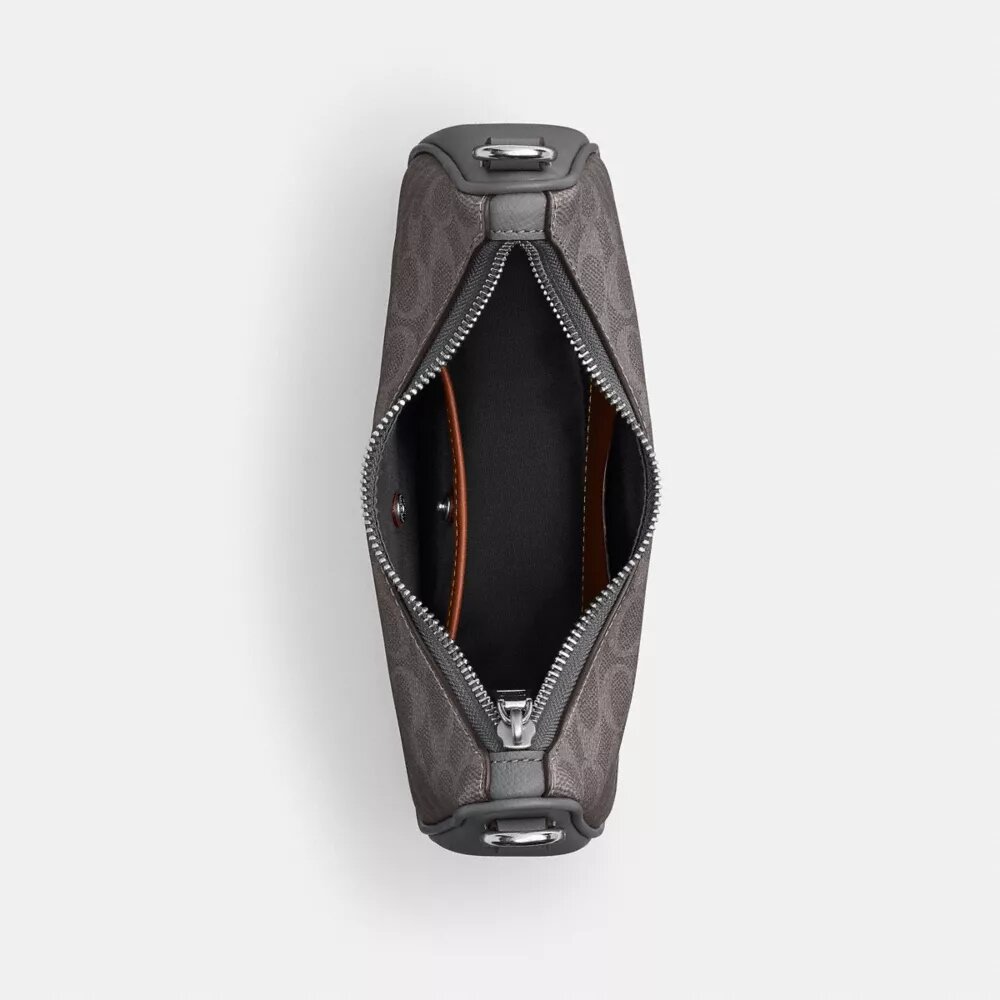 Nolan Hobo-veske i Signature Canvas