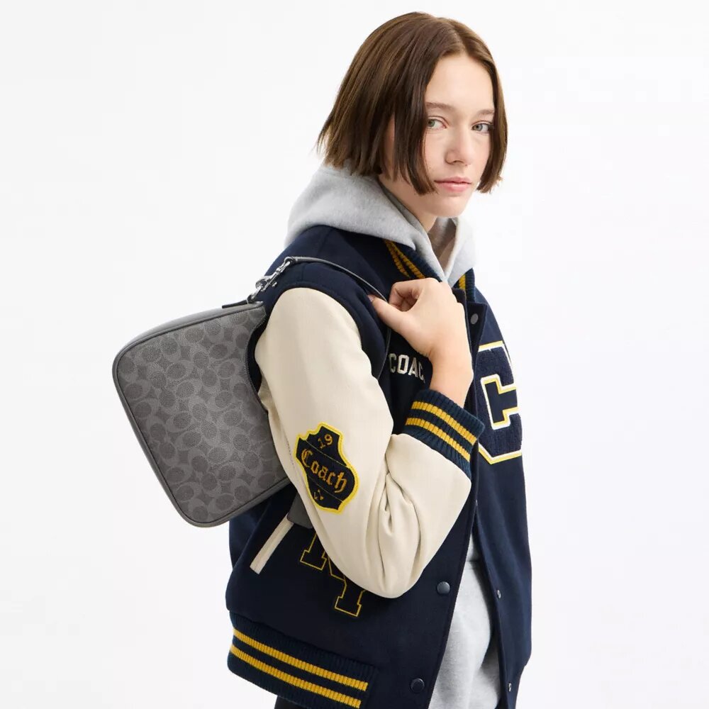 Nolan Hobo-veske i Signature Canvas