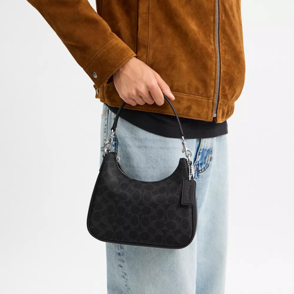 Nolan Hobo-veske i Signature Canvas