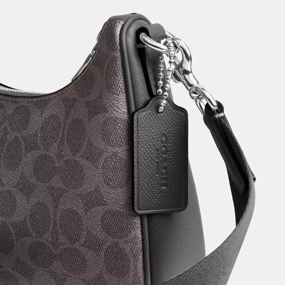 Nolan Hobo-veske i Signature Canvas