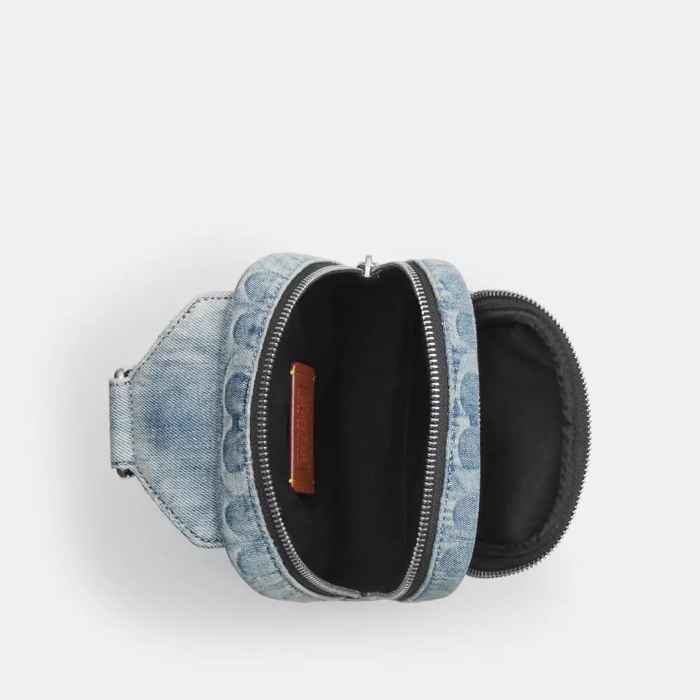 Racer Sling Pack i «Loved» Signature-denim