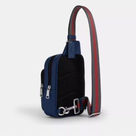 Racer Sling-ryggsekk med stropper i «Varsity Stripe»-mønster