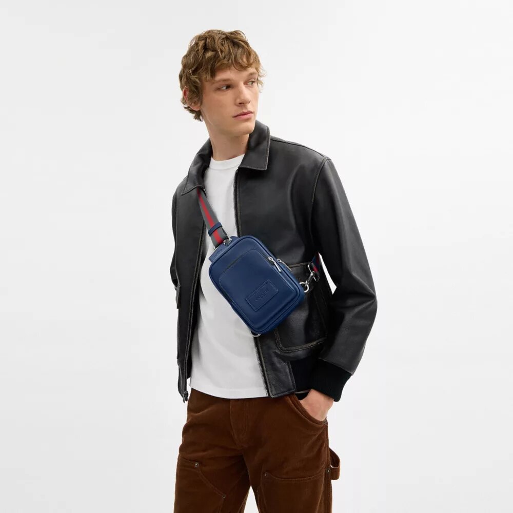Racer Sling-ryggsekk med stropper i «Varsity Stripe»-mønster