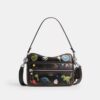 Rexy 10-årsdag Dakota-crossbody-veske i «Loved Leather» med klistremerketrykk