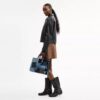 Rogue-vesker med patchwork av gjenbrukt denim