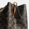 Rowan-bucketbag i «Loved Signature Canvas»-kanvas med anheng