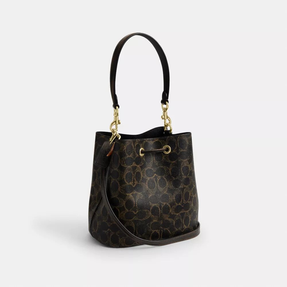 Rowan-bucketbag i «Loved Signature Canvas»-kanvas med anheng