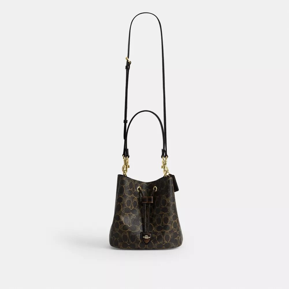 Rowan-bucketbag i «Loved Signature Canvas»-kanvas med anheng