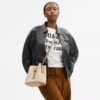 Rowan-bucketbag i Rainbow Signature Canvas