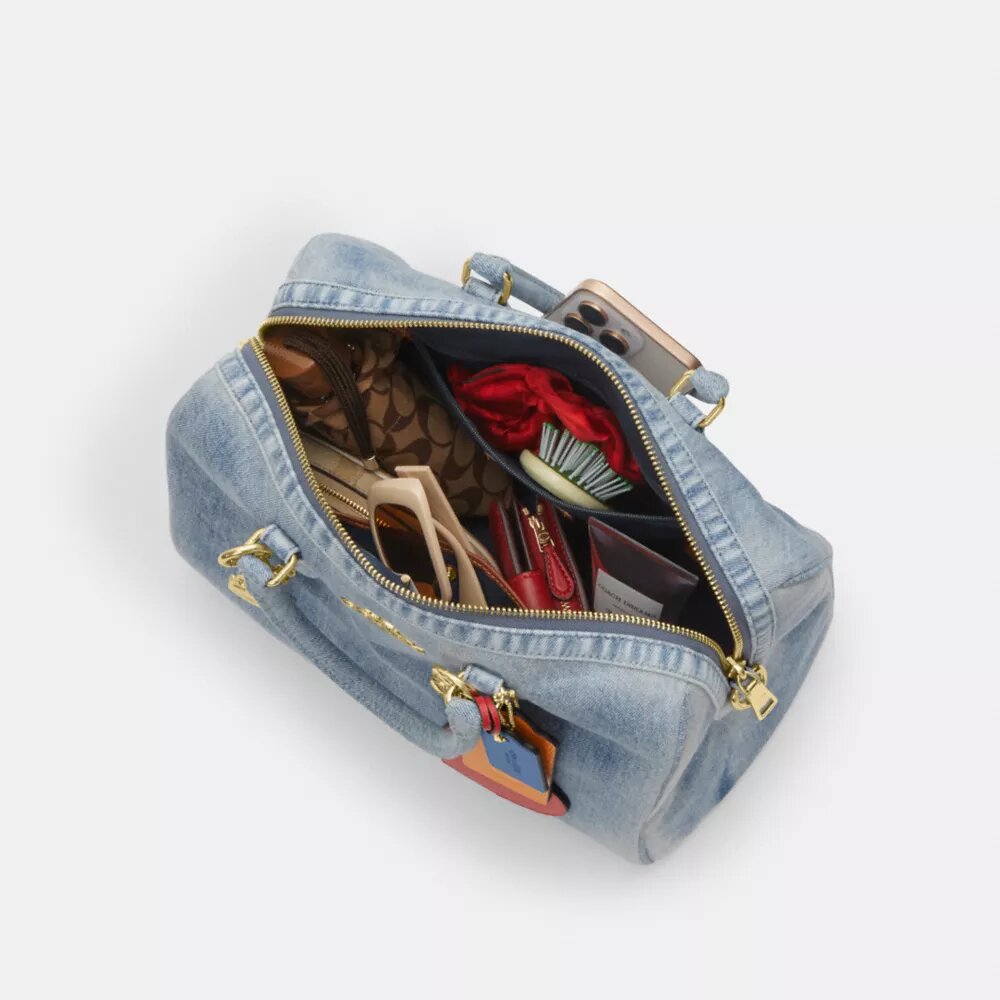 Rowan stor skulderveske i «Loved Denim» med anheng