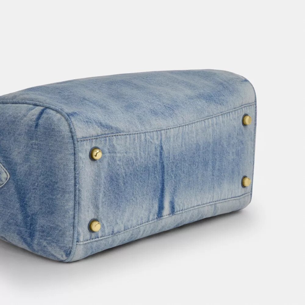 Rowan stor skulderveske i «Loved Denim» med anheng