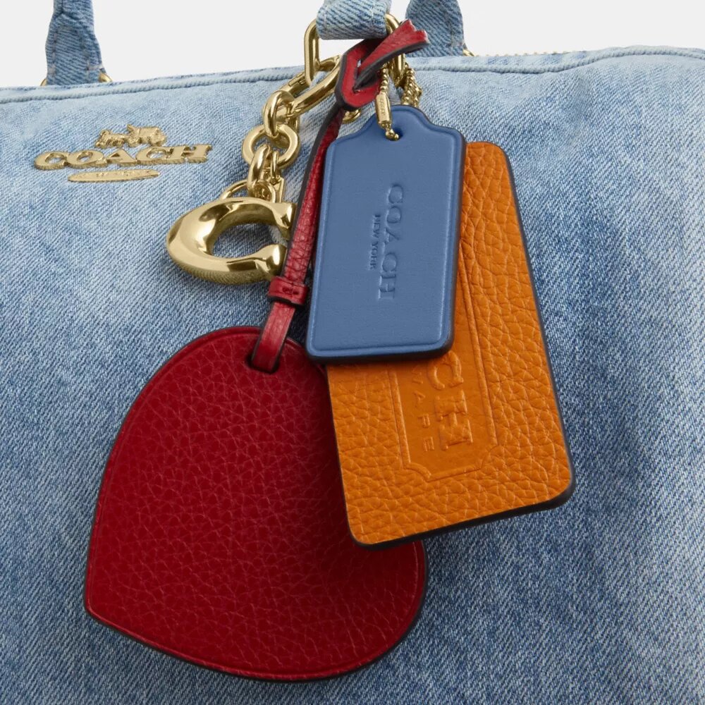 Rowan stor skulderveske i «Loved Denim» med anheng