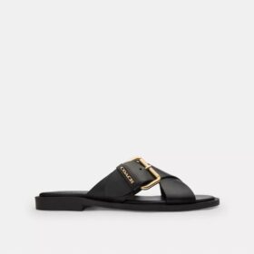 Sandaler med kryssende spenne