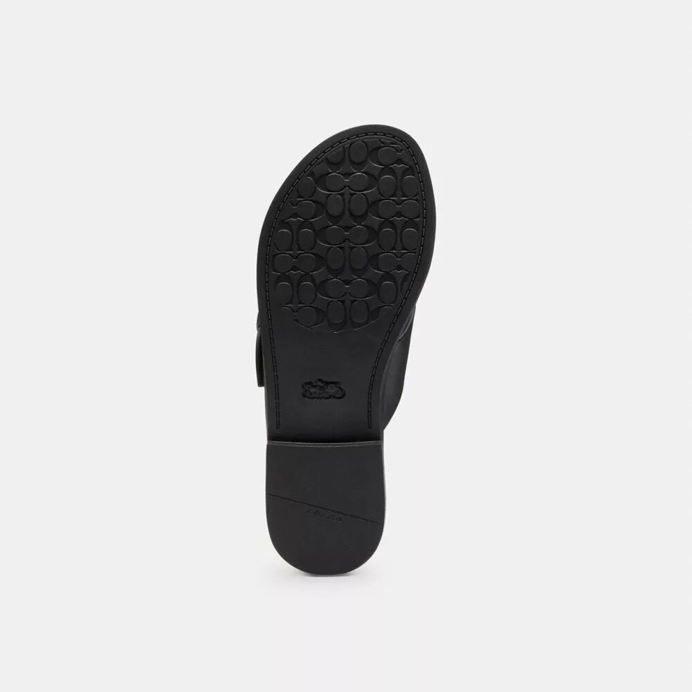 Sandaler med kryssende spenne