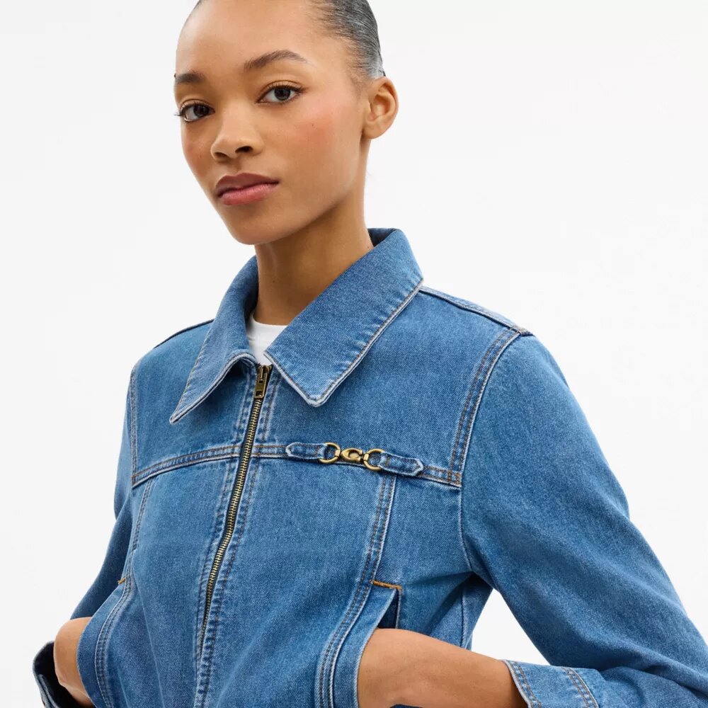 Sculpted C-jakke i krympet denim av økologisk bomull
