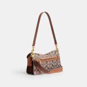 Tabby skulderveske 26 i Crystal Signature Jacquard