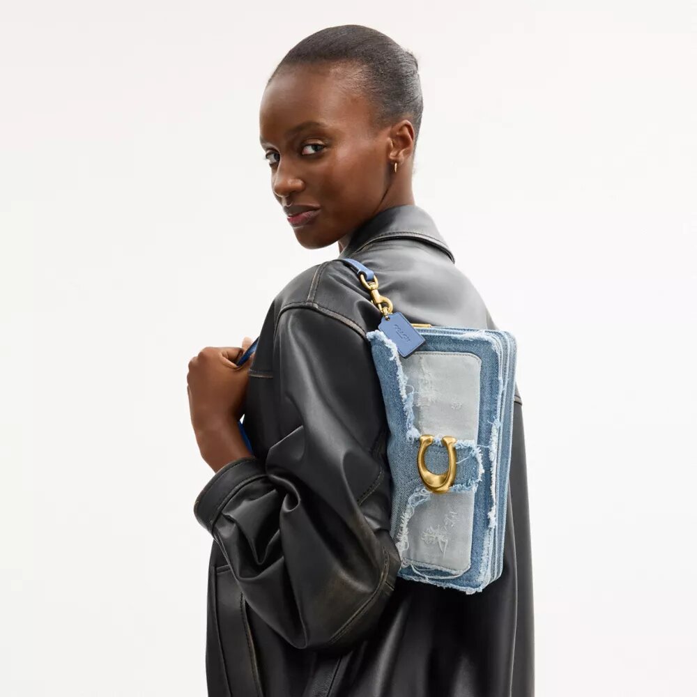 Tabby skulderveske 26 med patchwork av gjenbrukt denim