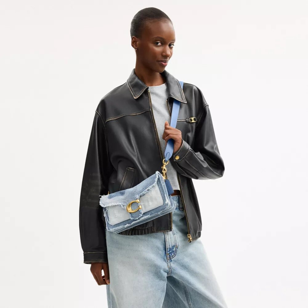 Tabby skulderveske 26 med patchwork av gjenbrukt denim